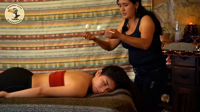 Донья Эсперанса АСМР: вибрационный массаж всего тела и растирание шеи в Куэнке, Эквадор