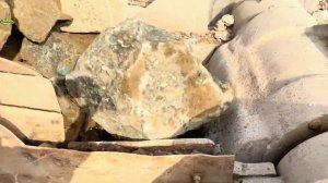 Строительство, дробление щебёнки