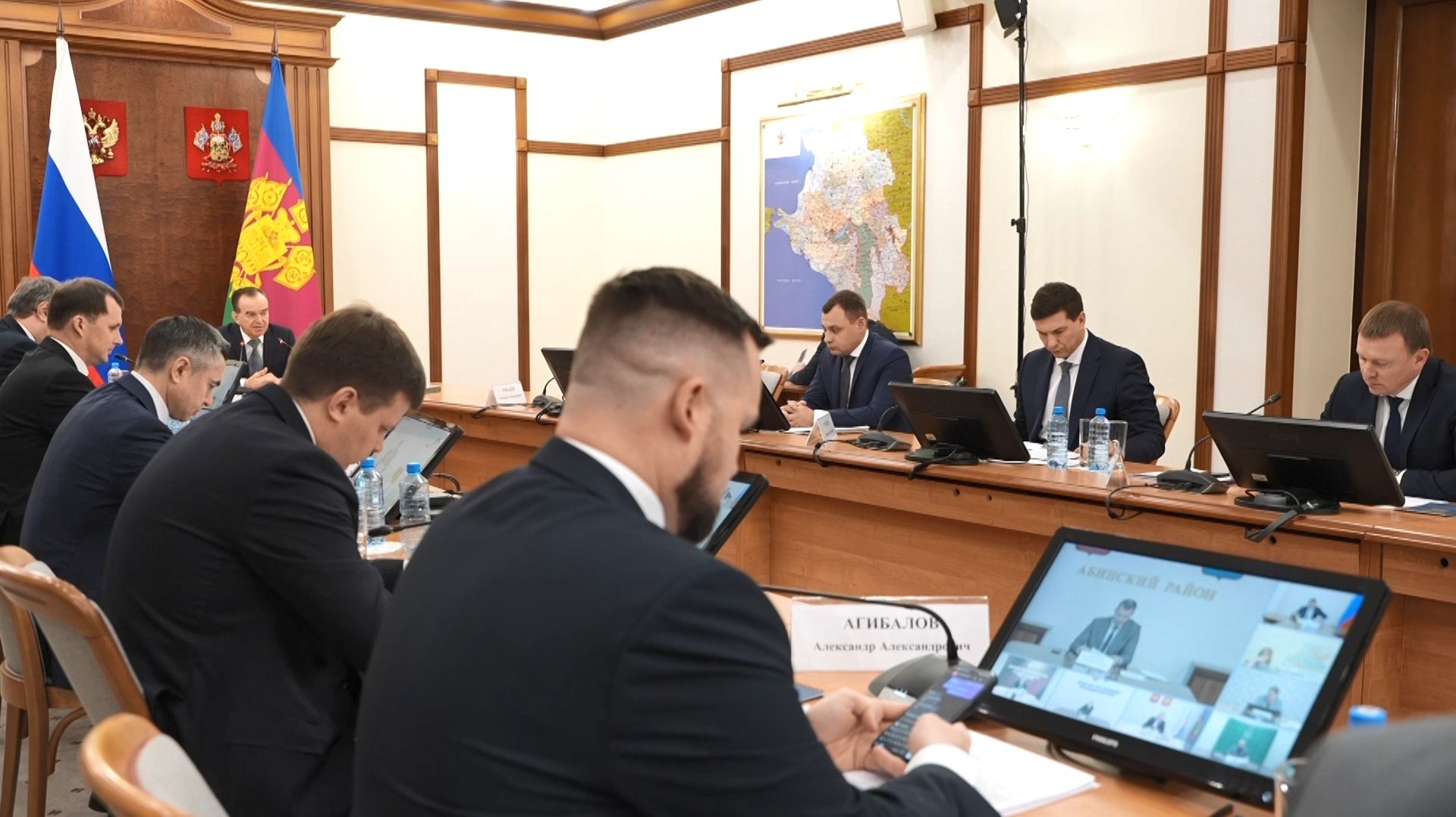 Губернатор провел селекторное совещание по итогам «Прямой линии», состоявшейся в декабре 2025 года смотреть онлайн