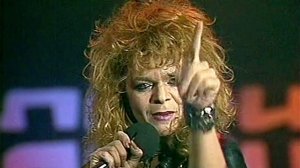 "Какую свою "половинку" Лариса Долина любит больше - сегодняшнюю или вчерашнюю?"