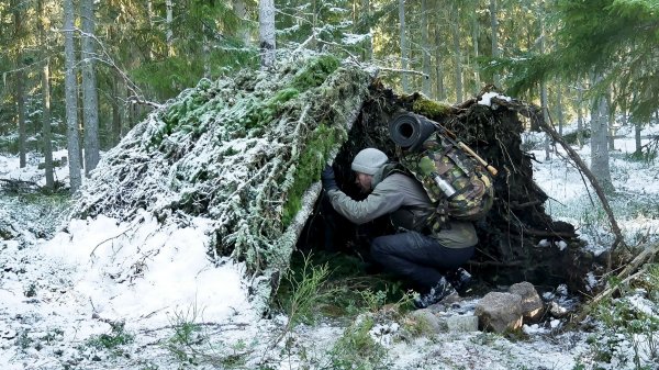 Nordic Ventures - Surviving a Freezing Winter Night in a Bushcraft Shelter