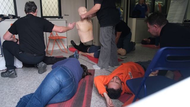 Тренинг по оказанию первой помощи в Российском отделении Красного Креста. смотреть онлайн