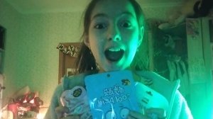 пробую кислые конфетки!!