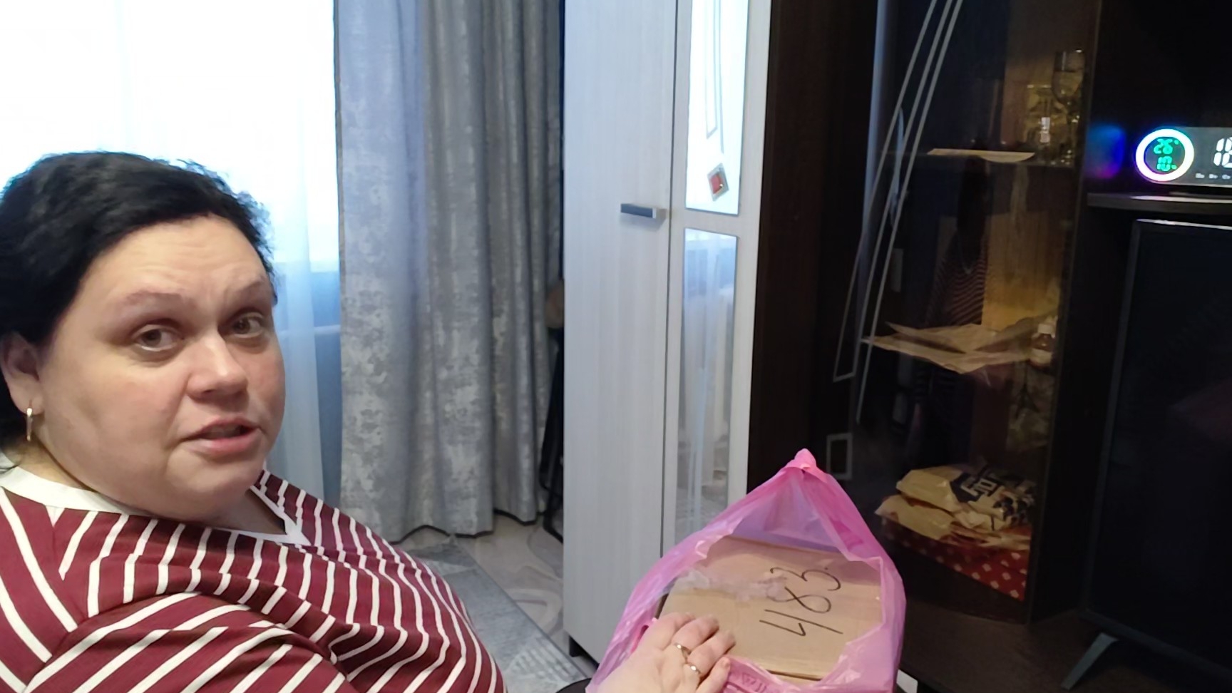 Показываю посуду/ Чистили снег/ Еле пробрались/ Ужин/ Вечерняя прогулка/ Каток/ Пароварка/ смотреть онлайн