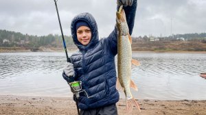 Макс и его первая щука!