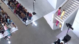 Показ женской коллекции Missoni весна-лето 2023