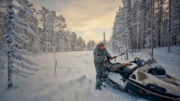 ПРЕСТУПЛЕНИЕ В ТАЙГЕ. РАССТРЕЛЯЛ  ВИНОВНИКА ОКОЛО ТАЁЖНОЙ ИЗБЫ.