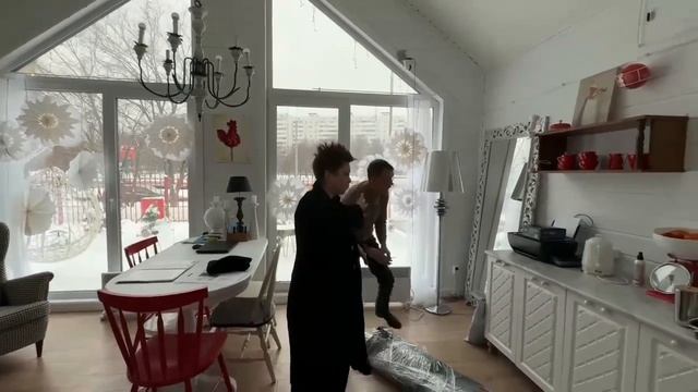 ТАЙНАЯ ЖИЗНЬ выставочного домика 😶🌫️🙈😵💫😆👌🏻 смотреть онлайн