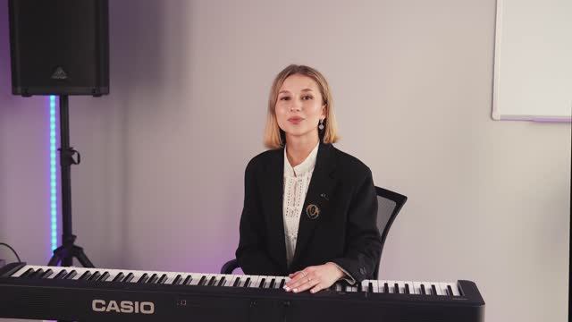 Тренер по вокалу Ульяна Цеева гориз.