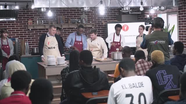 Мастер-класс по приготовлению русских традиционных блюд в АГУ смотреть онлайн