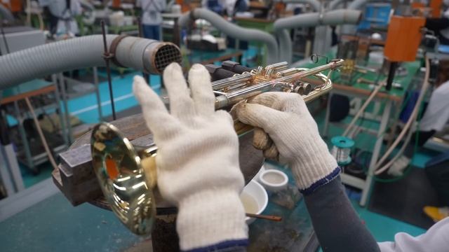 Изготовление качественной музыкальной трубы — это сочетание точной инженерной работы мастерства. смотреть онлайн