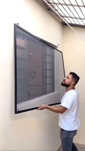 Интересно, почему решили подрезать забор.