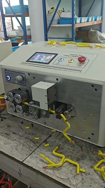 Станок для резки, зачистки и гибки провода SWT508-ZW25 смотреть онлайн