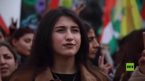 سوريا.. الآلاف يتظاهرون في القامشلي دعما للقوات الكردية