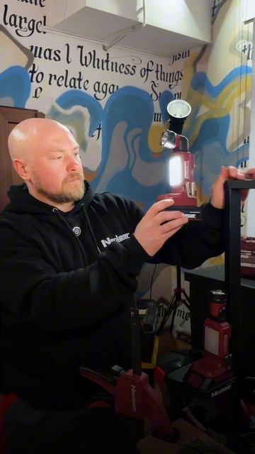 ⁉️ Сможет ли магнит аккумуляторного фонаря Neolaser удержать аккумулятор на 6 а/ч?