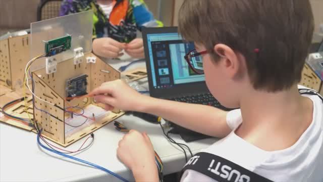 Детский тематический лагерь Enjoy Camp Роботы в «Изумруде»