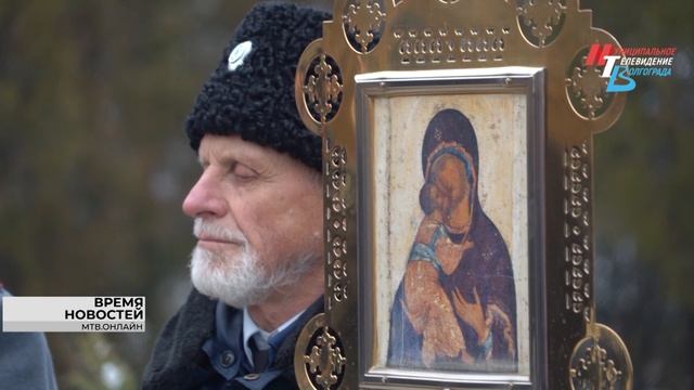 Волгоградцы почтили память защитников «Острова Людникова» смотреть онлайн