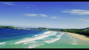 солнечный пляж