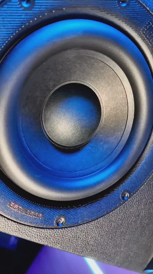 Jbl Authentics 500 всех с наступающим 🌲 #jbl #шестерёнка #jblauthentics500 смотреть онлайн