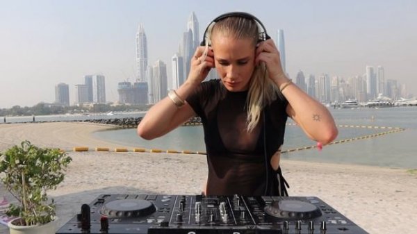 Tina Tonic - Chill Organic House Sunrise Yoga Session at Breasy in Dubai