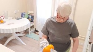 С утра как взялась на кухне шуршать.В чайнике не накипело! А наоборот!