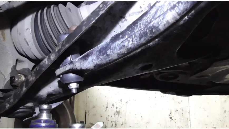 Замена стойки стабилизатора Renault Sandero stabilizer struts смотреть онлайн