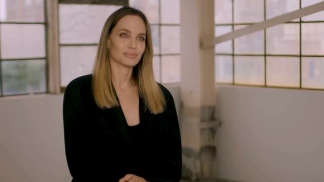 Анджелина Джоли о том, как быть панком, и о советах по стилю от её детей | The One смотреть онлайн