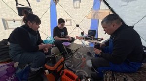 Первая зимняя рыбалка семьей