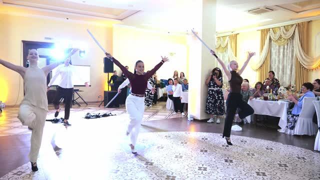 Сюрприз на свадьбе от друзей