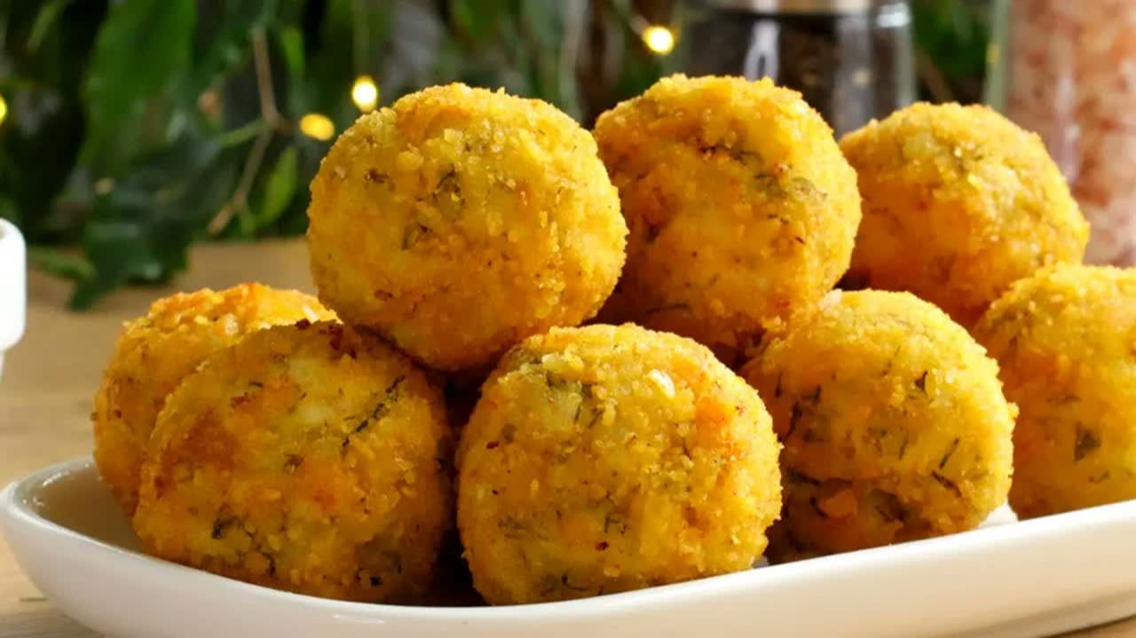 Просто смешайте курицу с рисом! Вкуснее наггетсов! Хрустящие куриные шарики с рисом за 15 минут. смотреть онлайн