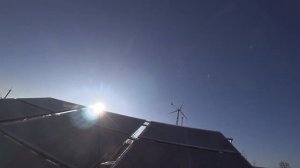 Ветряк и панели ОБЛЕДЕНЕЛИ.