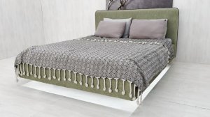 Парящая кровать на металлокаркасе