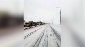 Из-за погоды многокилометровые пробки образовались на трассах сразу в нескольких российских регионах