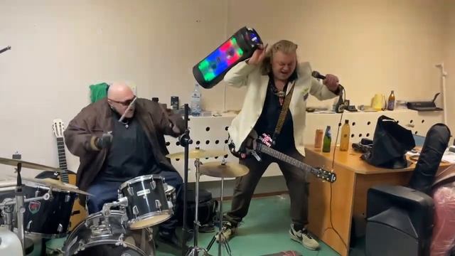 Барецкий на барабанах Пророк Санбой на струнах соседи на нервах 🤦♀️🙉 смотреть онлайн