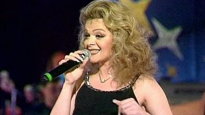 Какая песня Ларисы Долиной 90-х стала самой запоминающейся?"