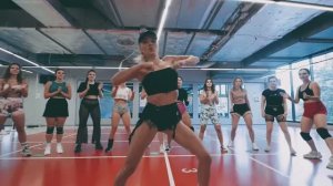 девочка жжёт тверк 🔥 Это слишком горячо для 2026!