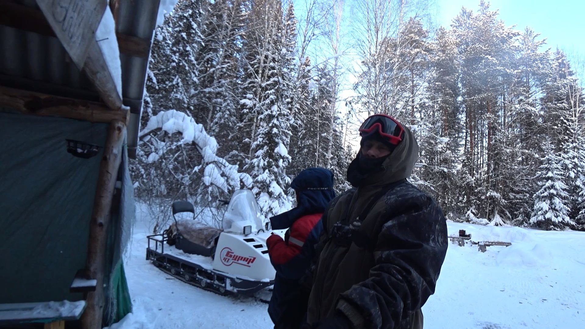 «Лесная изба в лютый мороз: дрова, печка и упрямый „Буран“»