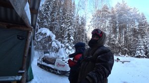 «Лесная изба в лютый мороз: дрова, печка и упрямый „Буран“»