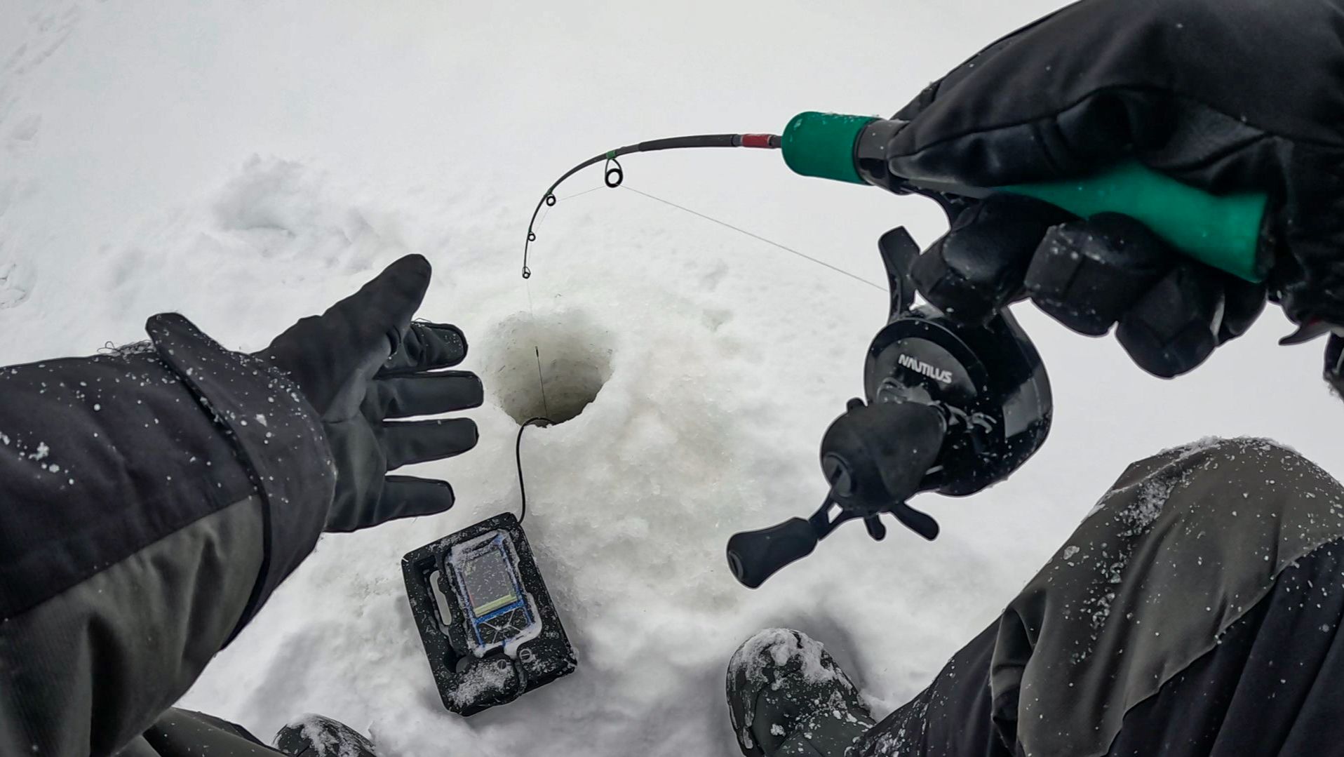 Я ДУМАЛ НЕ ПОЙМАЮ, ПОКА НЕ ПОСТАВИЛ ЕГО. Рыбалка на судака в ГЛУХОЗИМЬЕ зимой в 2026 смотреть онлайн