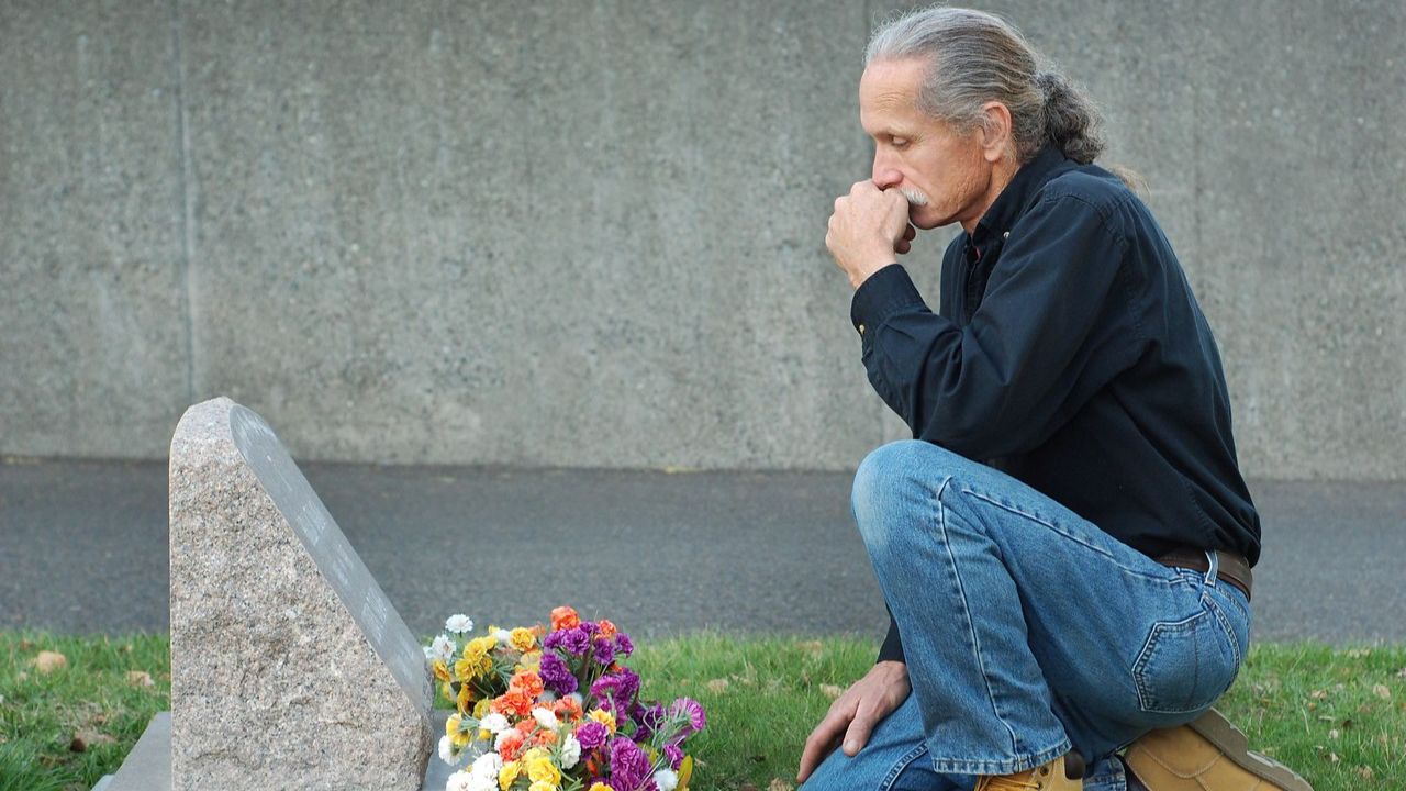 Мы помним тех, кого любим.