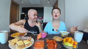 Мукбанг ИЗДЕВАЮСЬ над Вованом, НЕДОКАРМЛИВАЮ? Зрители ПЕРЕЖИВАЮТ) Кайфанула от КАШКИ! Семейный обед