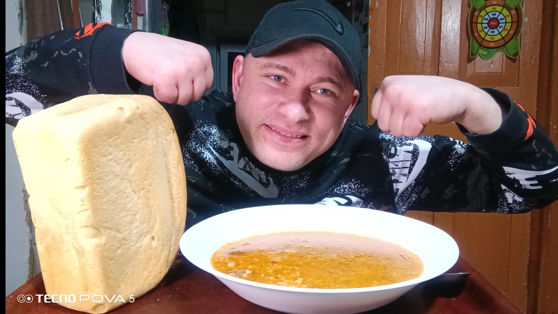 мукбанг/обжорыч /Суп Харчо и буханка хлеба/ смотреть онлайн