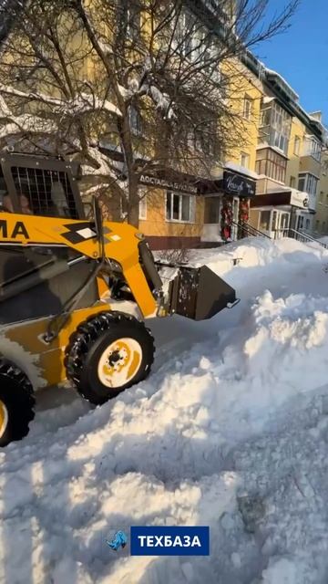 Мини-погрузчик XGMA трудится в Нижнем Новгороде.