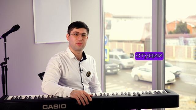 Тренер по вокалу Виталий Данилян гориз.