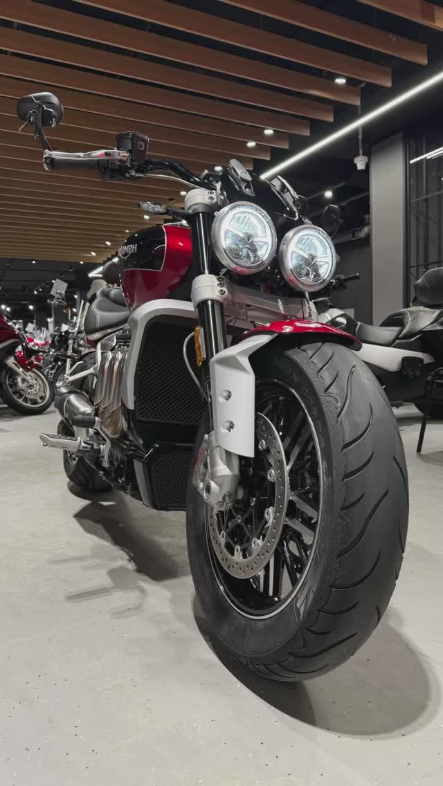 Triumph Rocket III (2023) VIN: SMTYBG10J5PBK2726 смотреть онлайн