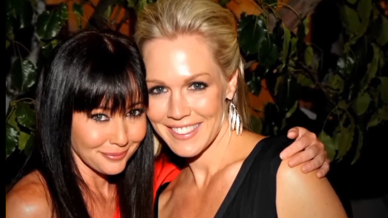 Дженни Гарт о том, как актёры сериала «BH 90210» обретают покой после смерти Шеннен Доэрти смотреть онлайн