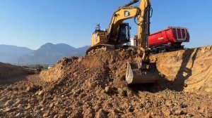 Экскаваторы Caterpillar 352F и 336F для рытья дорожного основания | строительства дорог 4K -