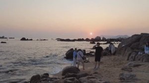 На Западе ..опа, нам лучше повернуть на Восток. Хайнань 2025.