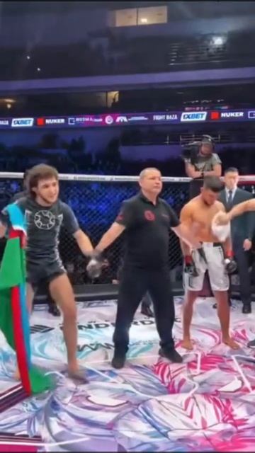 Узбекский боец ММА напугал азербайджанского оппонента на битве взглядов и поплатился за это смотреть онлайн