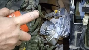 Двигатель не держит холостые обороты. Очистка дроссельной заслонки.